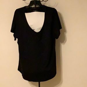 Short sleeve t-shirt with lace flower appliqué